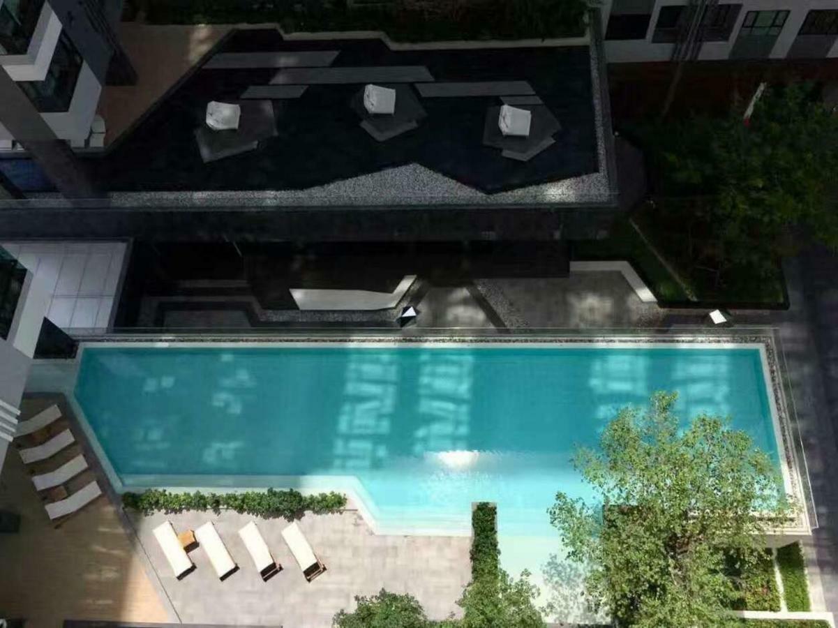 The Base अपार्टमेंट *